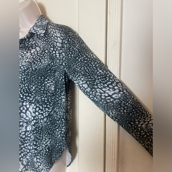 Cloth & Stone for Anthropologie “Watercolor” Slippery Blouse with Hi-Lo hem -NWT - Picture 8 of 9